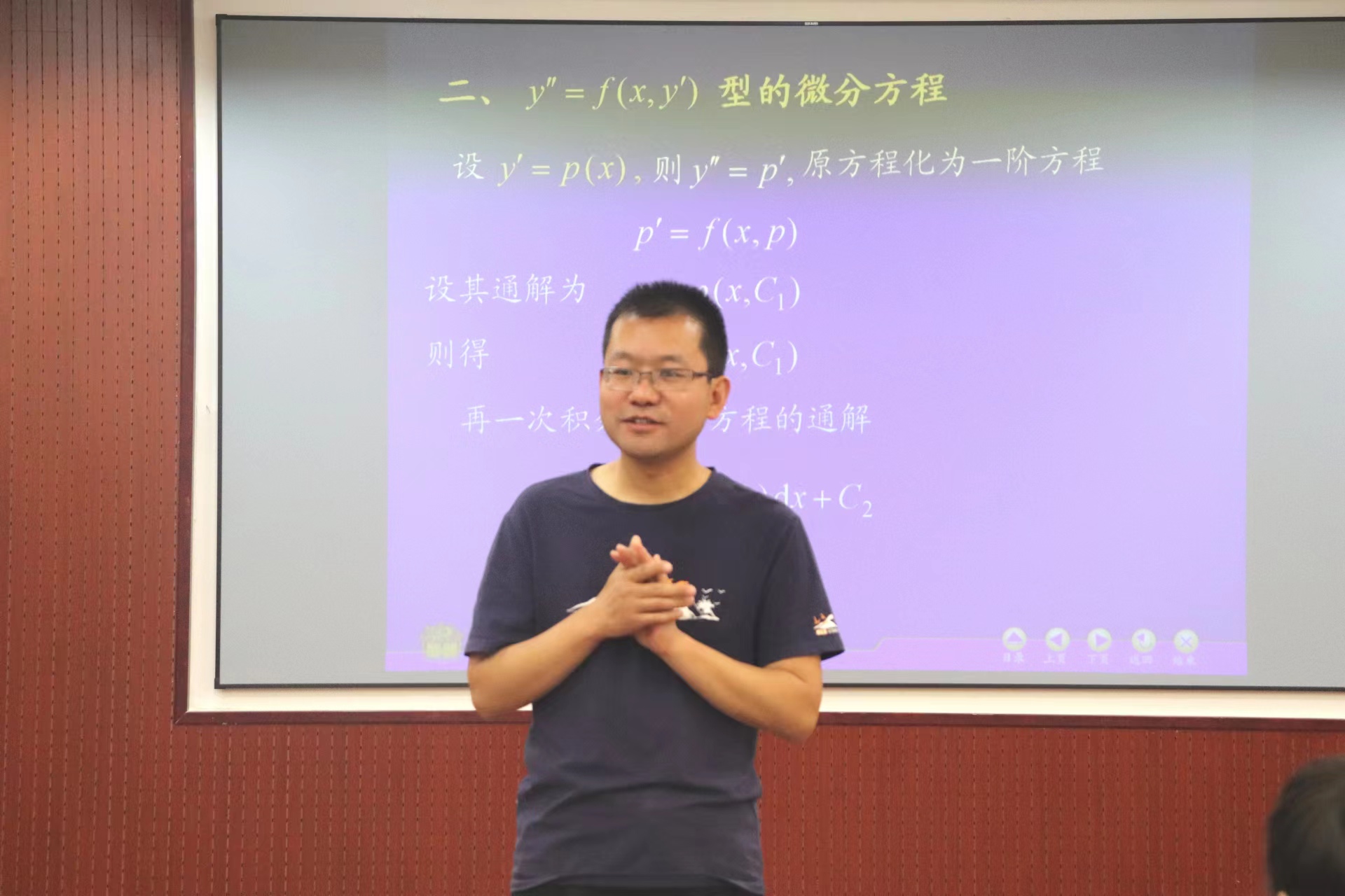 5月21日下午,学院研究生辅导员刘永涛对本次高数小老师们进行了课前